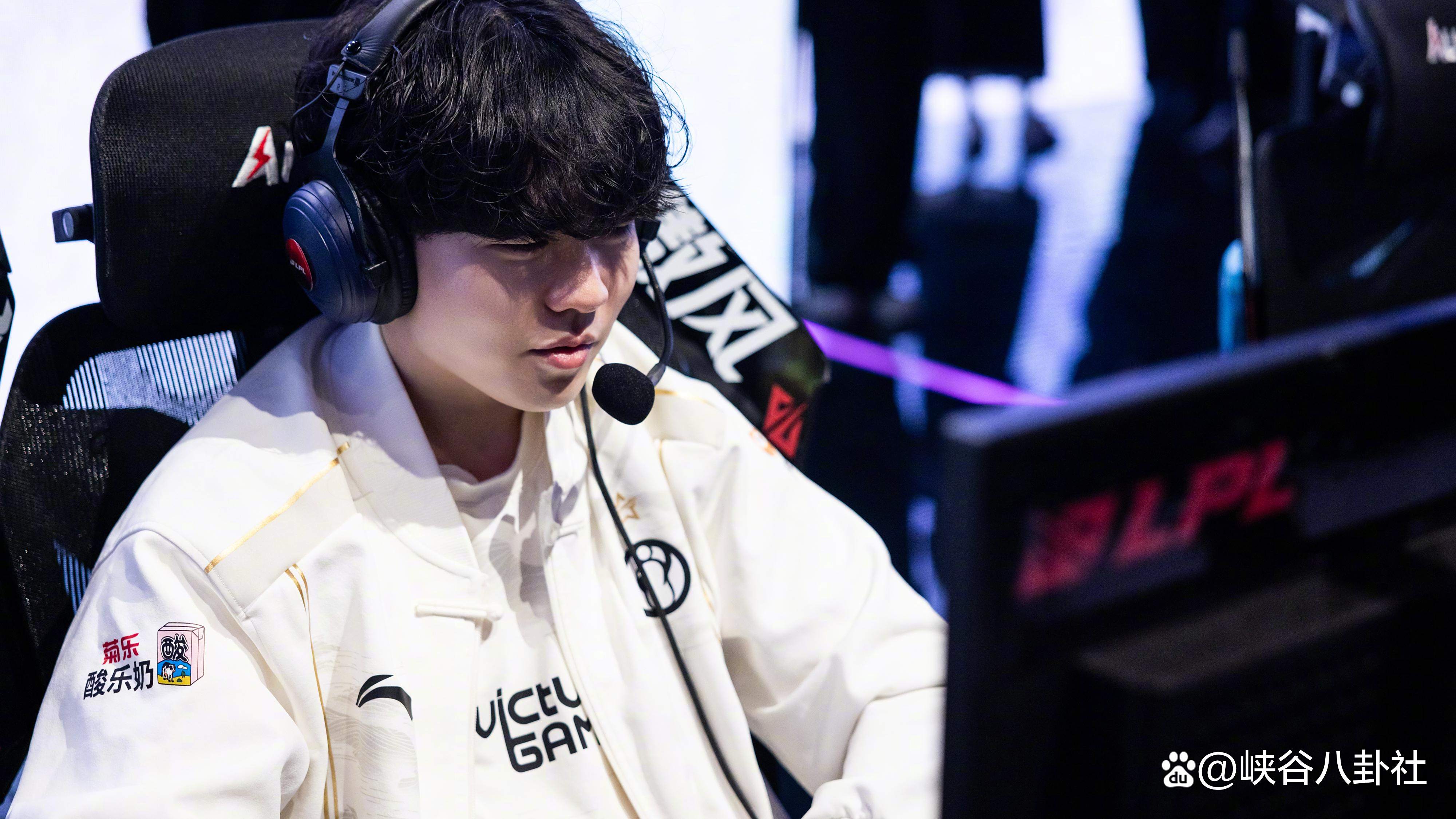 九游娱乐-Rookie迎来十赛季出色发挥，切尔西观众热烈欢呼！