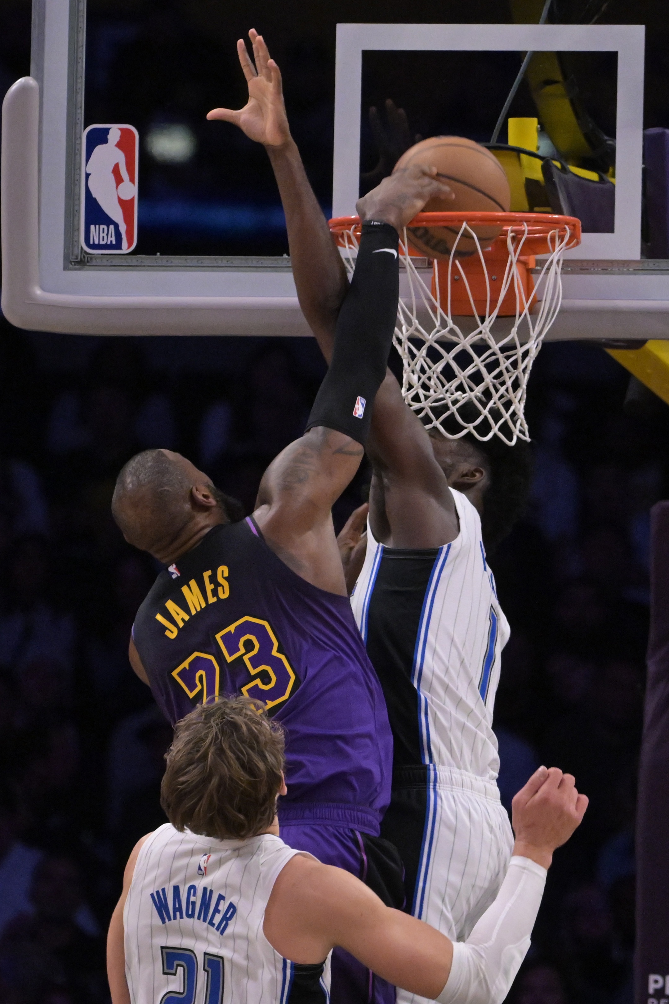 九游体育-浓眉哥连续三场比赛得分超过出色防守，尤文图斯挑战极限！的简单介绍